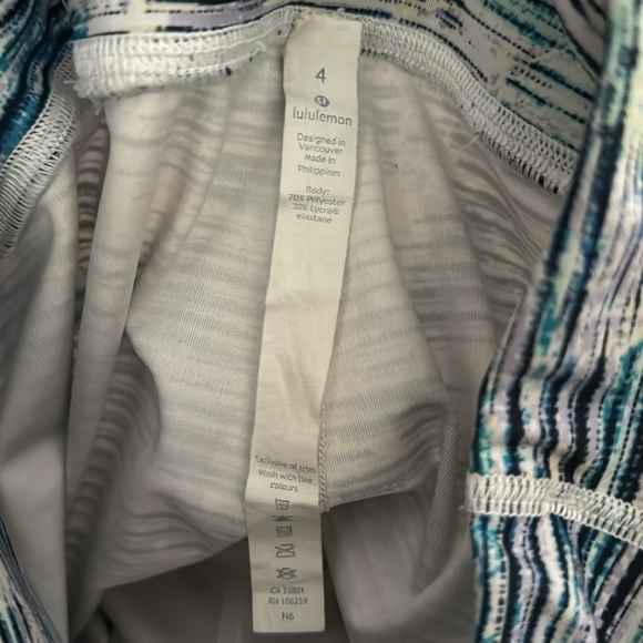 Lululemon Inspire Crop ll Leggings In Blurry Belle Print Ladies Size 4 - Picture 9 of 9